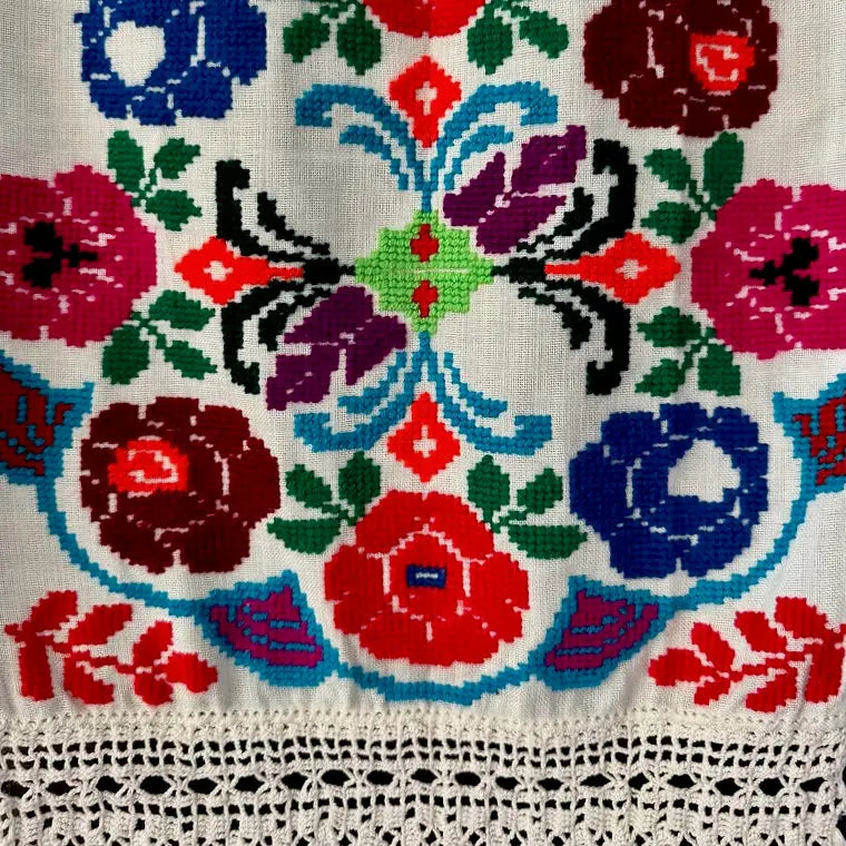 Toalla Bordada Decorativa de Rumanía, 1980