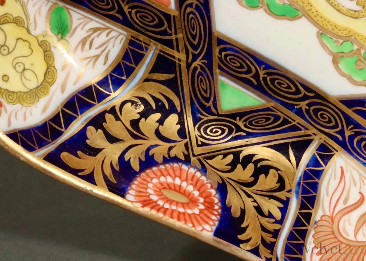 Porcelana Coalport Chinoiserie con Dragón y Leones Amarillos | Inglaterra, 1805