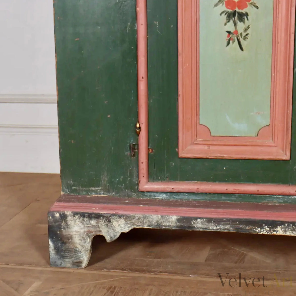 Armario Sueco de Pino Pintado Para Ropa de Lino | Suecia, 1790