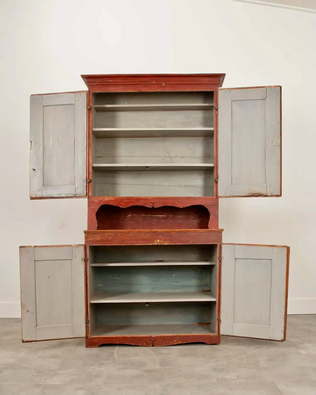 Alacena de Estilo Gustaviano con Pintura Original | Suecia, 1800