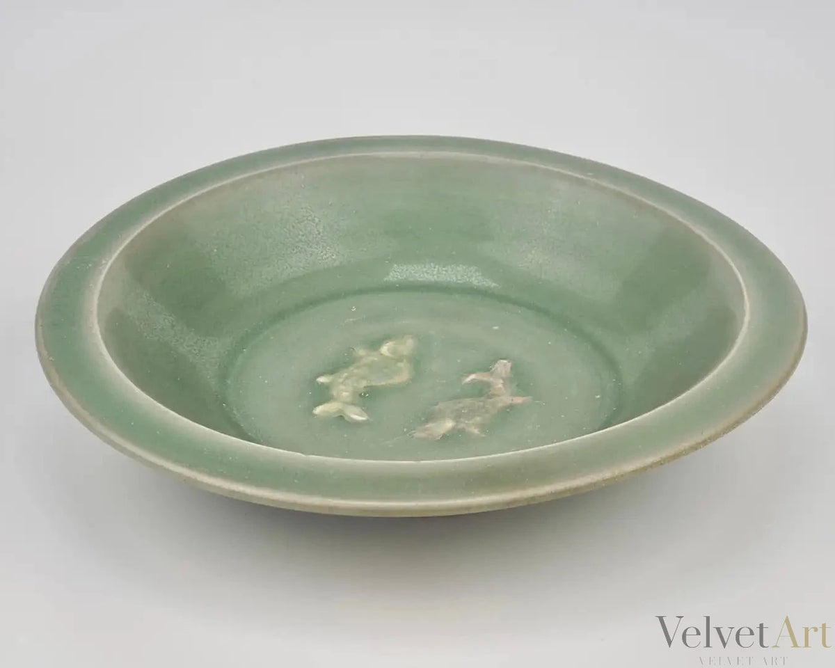 Plato de Celadón Longquan con “Peces Gemelos” | Cerámica Song-Yuan