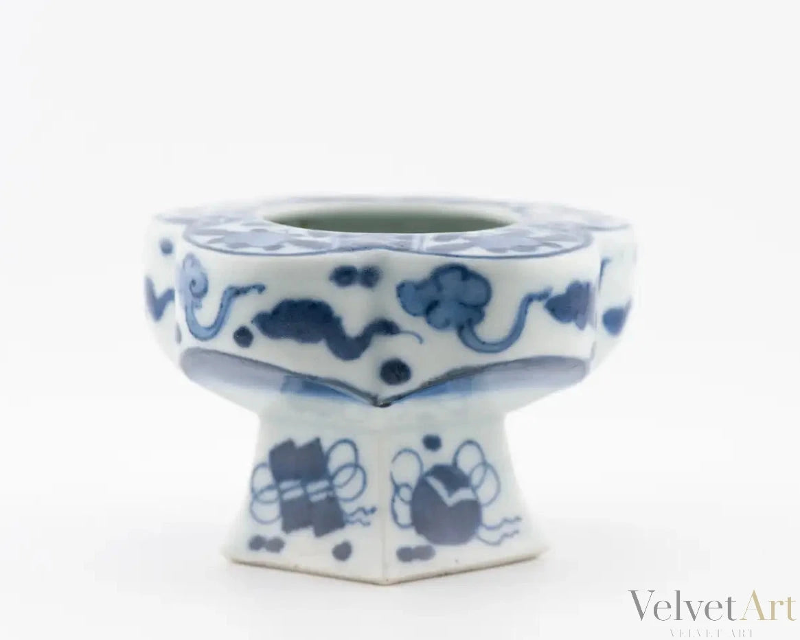 Jarrón Ko-Imari Arita con Pintura Floral Inusual, Japón, 1660-1680
