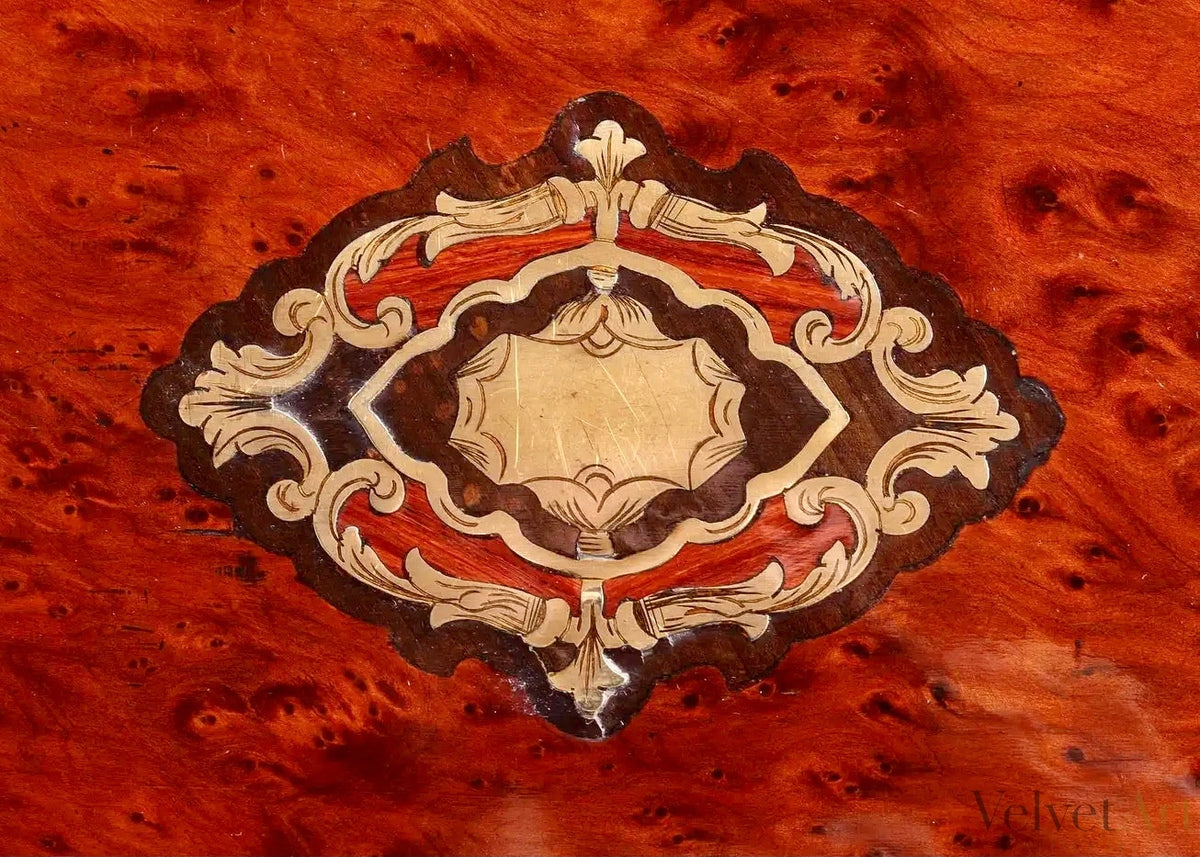 Costurero Francés Napoleón III con Incrustaciones de Latón | Francia, 1860