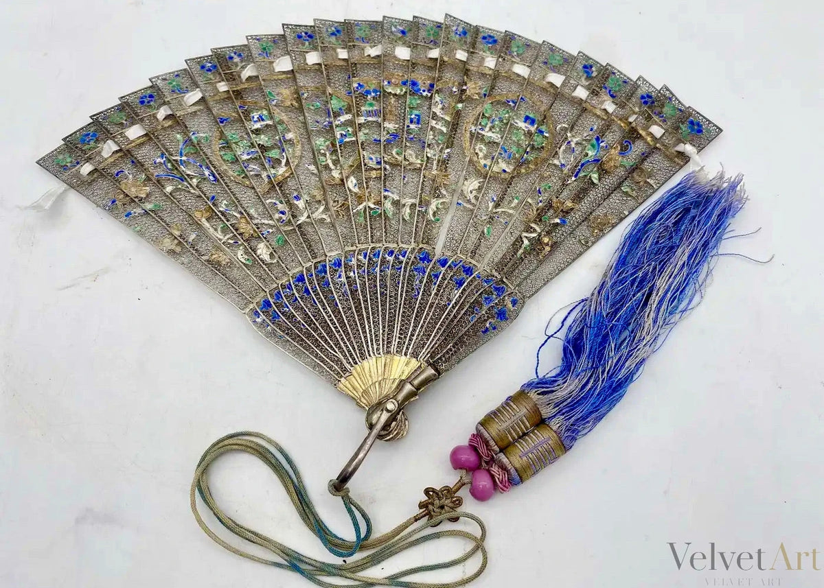 Abanico Chino de Filigrana de Plata Dorada y Esmalte | Dinastía Qing, principios del siglo XIX
