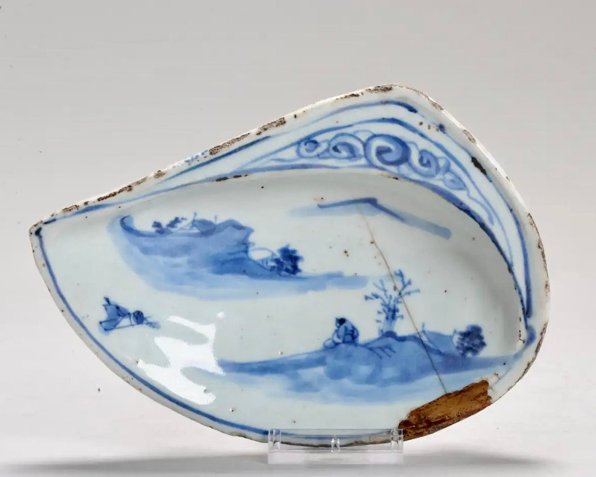Plato Chino Kosometsuke de Porcelana Azul Bajo Vidriado | Literato en Paisaje | Periodo Ming, Siglo XVII