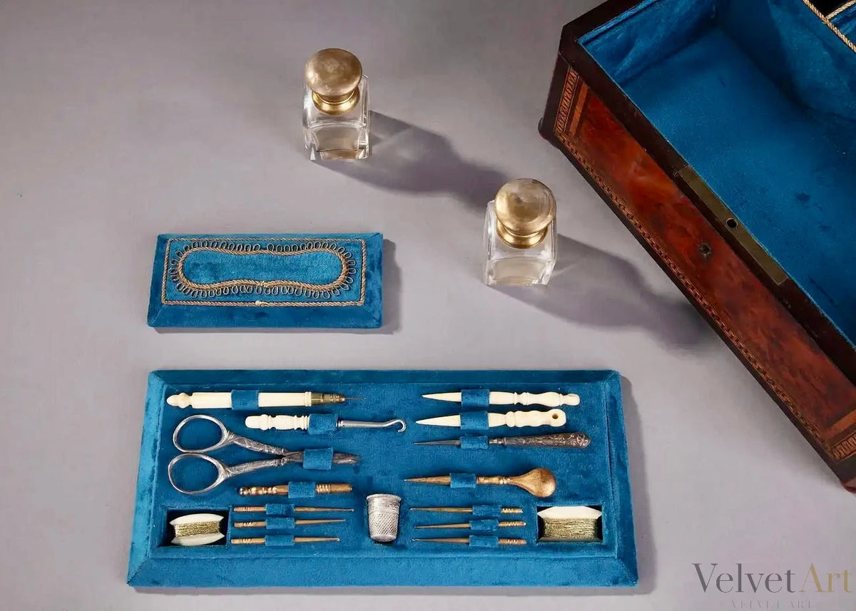 Costurero Francés Napoleón III con Incrustaciones de Latón | Francia, 1860
