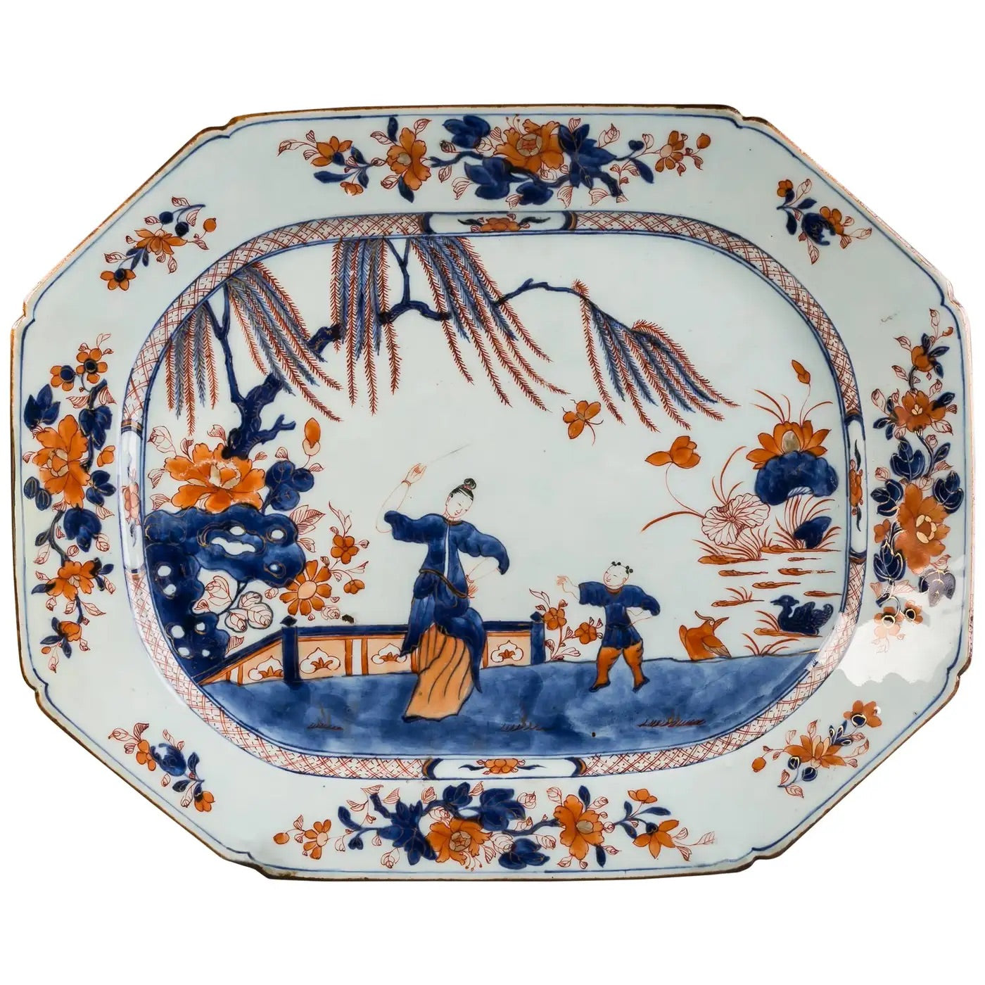 Plato Octogonal Azul y Policromo de Exportación China, 1800