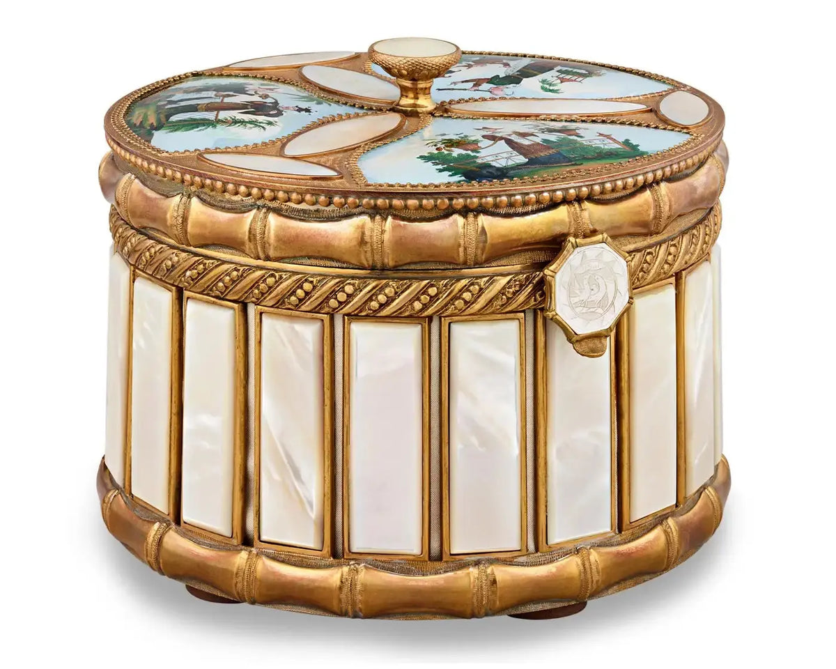 Palais Royal | Caja de Perfume y Frascos de Nácar | Francia, 1860