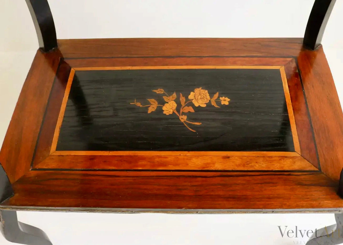 Mesa Auxiliar Napoleón III con Marquetería Floral e Instrumental, Francia 1860