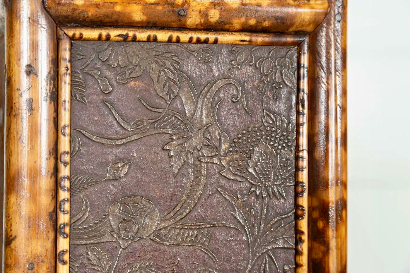 Gabinete esmaltado de bambú inglés, 1880