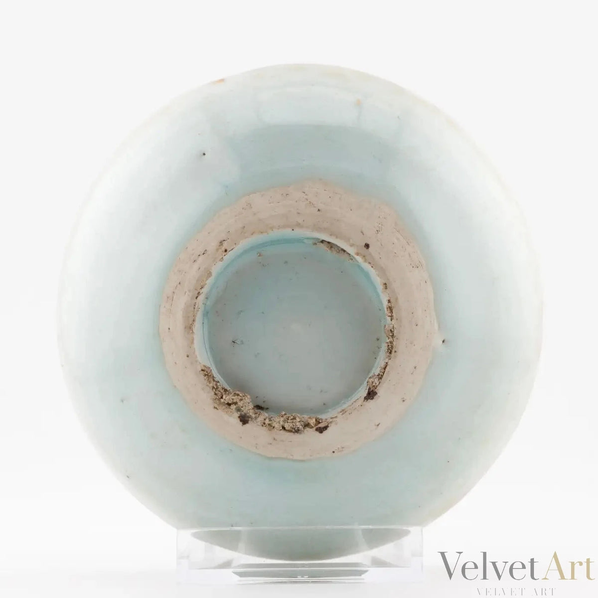 Plato Pequeño de Porcelana China con Pez en Relieve | Dinastía Ming, 1500
