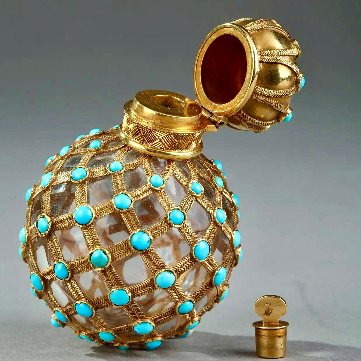 Antiguo Frasco de Perfume con Malla de Oro y Perlas Turquesa Estilo Imperio