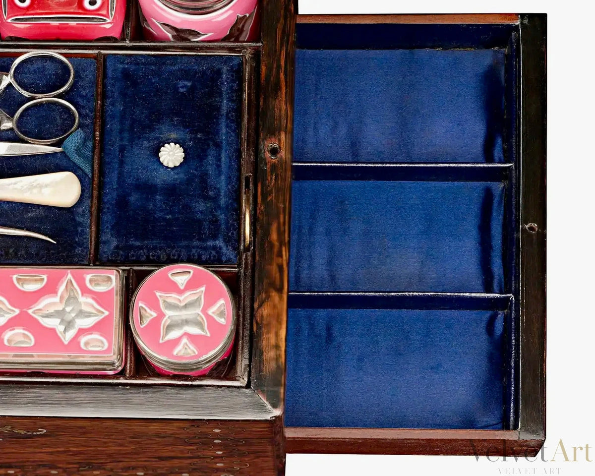 Neceser de Viaje Victoriano de Terciopelo Azul | Inglaterra, 1865