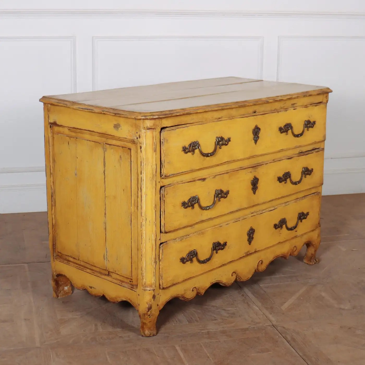 Cómoda Francesa de Roble Pintado de 1780