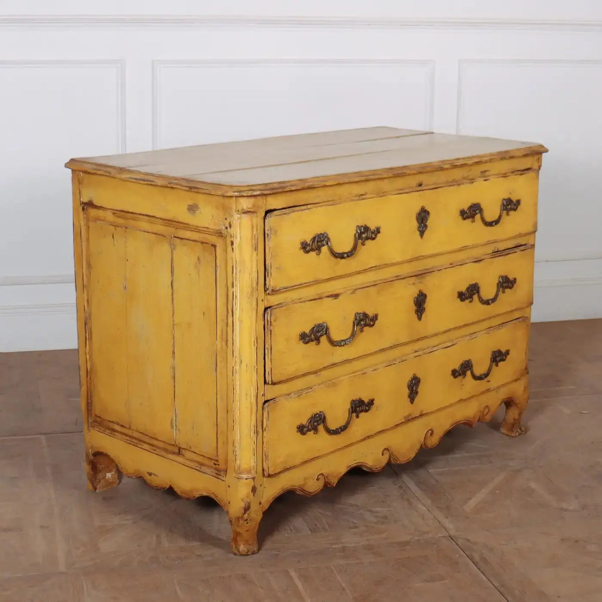 Cómoda Francesa de Roble Pintado de 1780