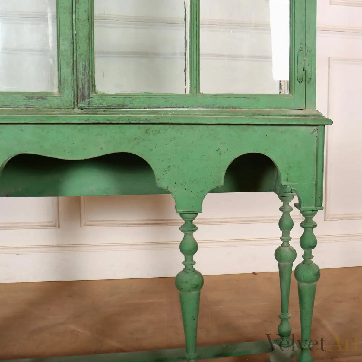 Vitrina Europea de Roble Pintado sobre Peana de 1840