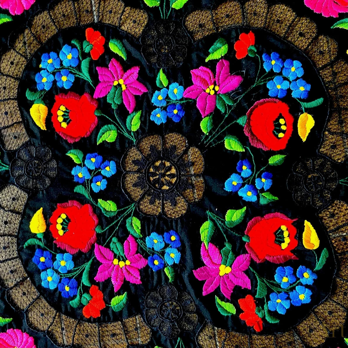 Mantel Tradicional Húngaro Bordado a Mano en Kalosca – vista 6 de 6