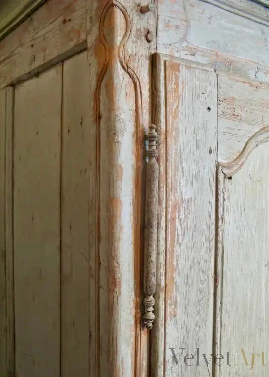 Armario de Convento Francés del Siglo XVIII con Detalles Originales