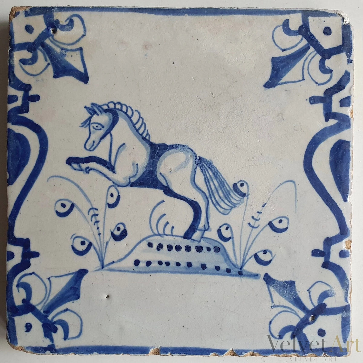 Azulejo Azul de Delft de 1640 | “Caballo”| Flor de Lis y Balaustres