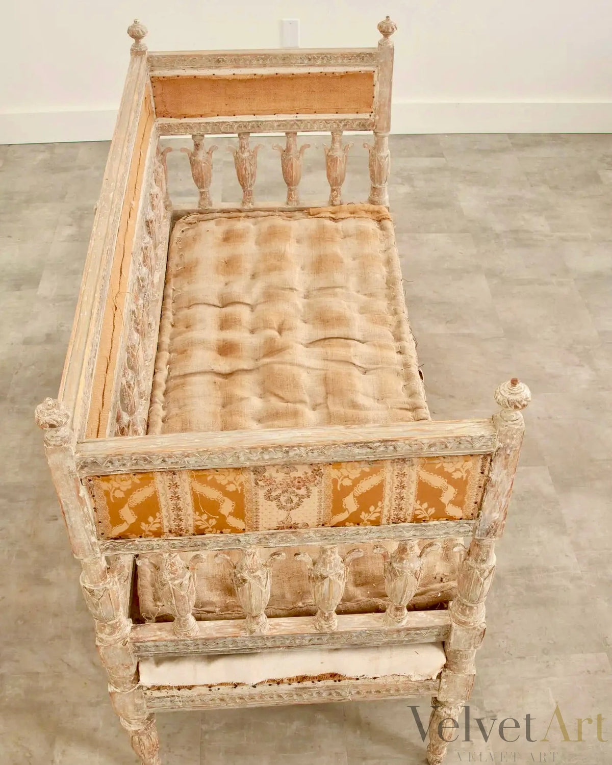 Sofá Gustaviano Pintado del Siglo XVIII