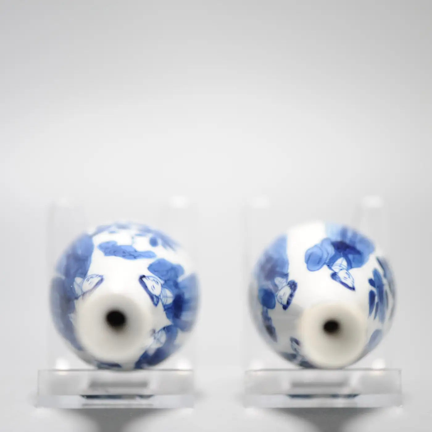 Jarrones Kangxi Azul y Blanco | Damas y Flores | Siglo XVII