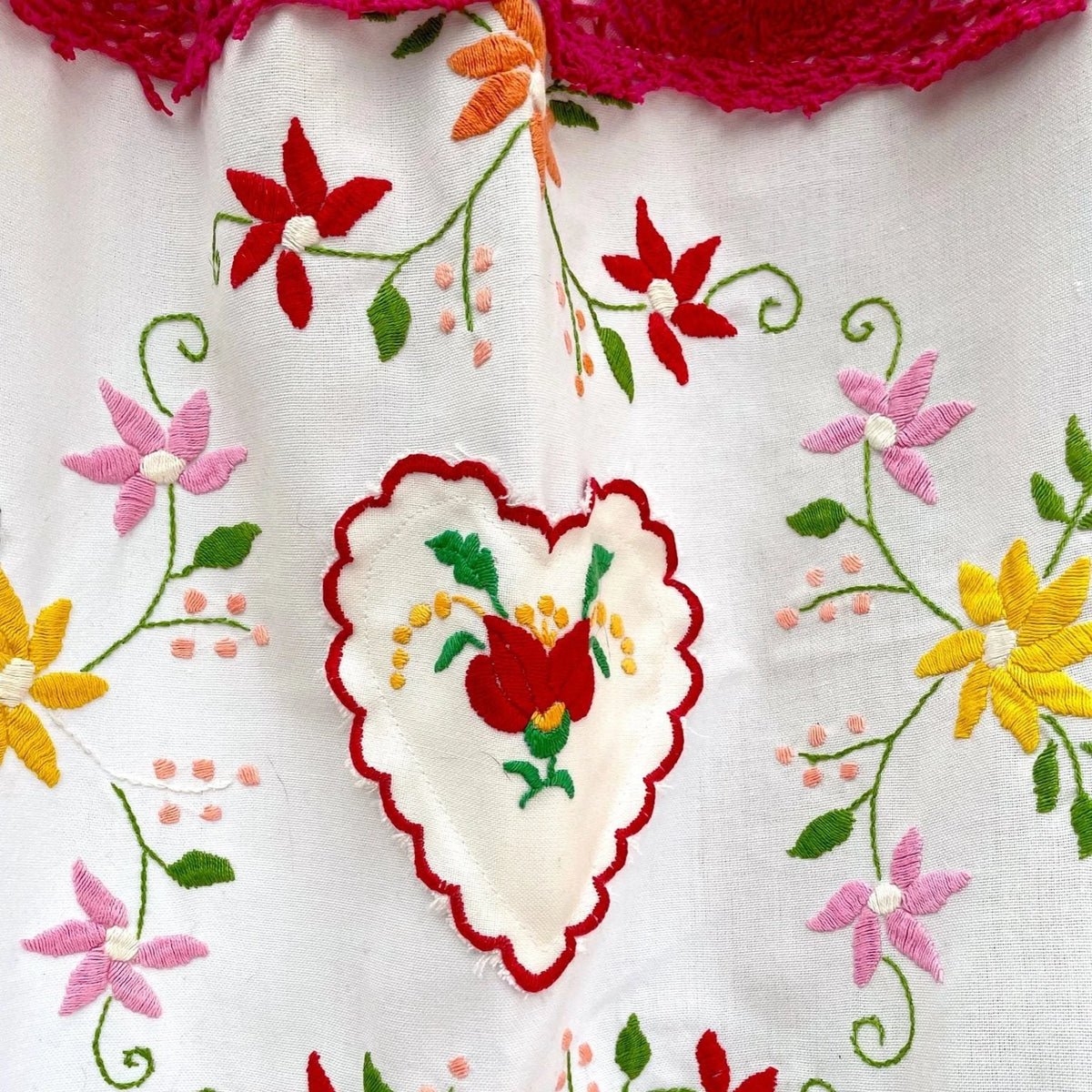 Cortina Húngara Bordada con Estampado Floral de Kalocsa – vista 3 de 4