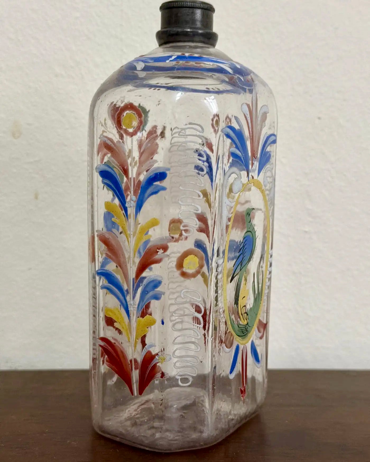Botella Alemana de Vidrio Pintado del Siglo XVIII