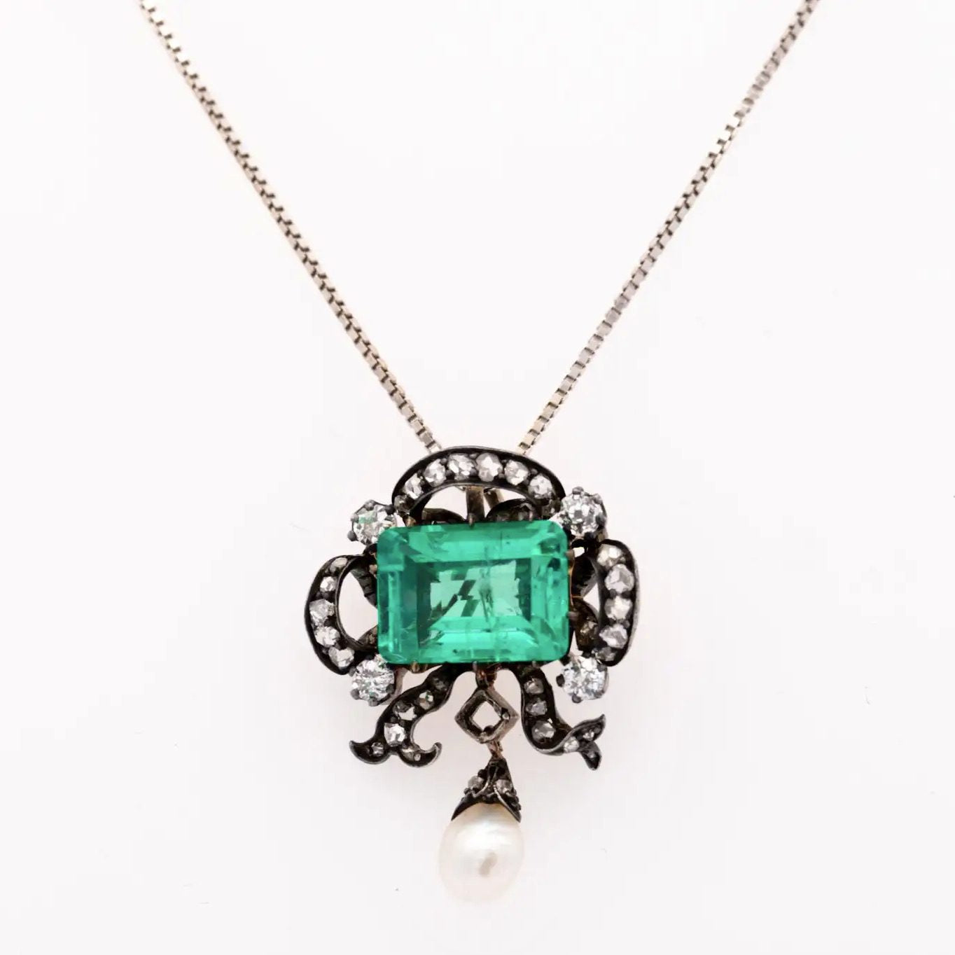Colgante Victoriano Esmeralda Colombiana, Perla y Diamantes de 1880