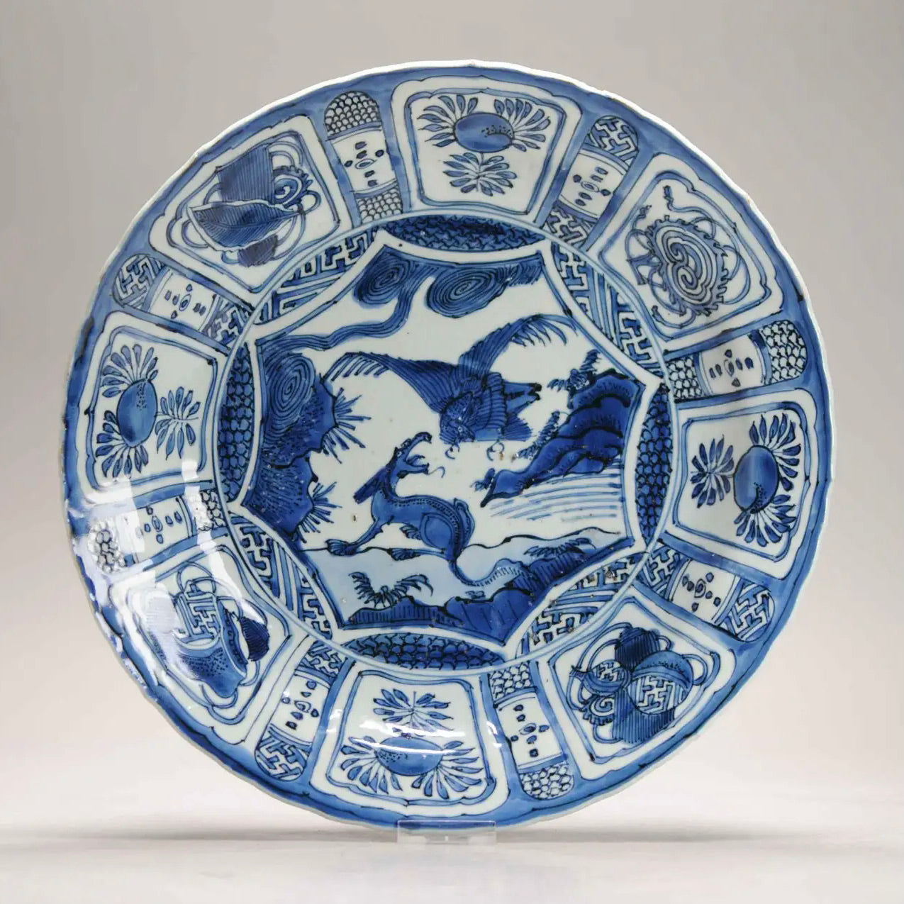 Plato de Porcelana Azul y Blanca Ming | Yin Yang | Armonía | Águila y Cabra