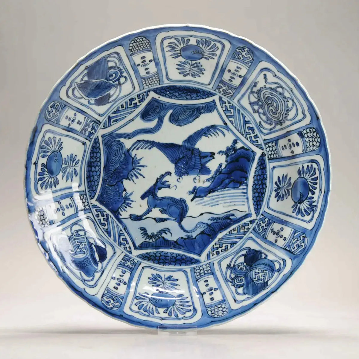 Plato de Porcelana Azul y Blanca Ming | Yin Yang | Armonía | Águila y Cabra