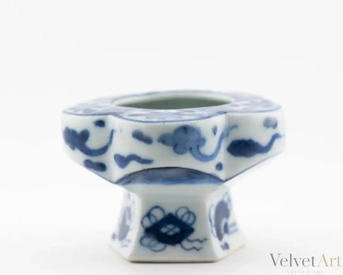 Jarrón Ko-Imari Arita con Pintura Floral Inusual, Japón, 1660-1680