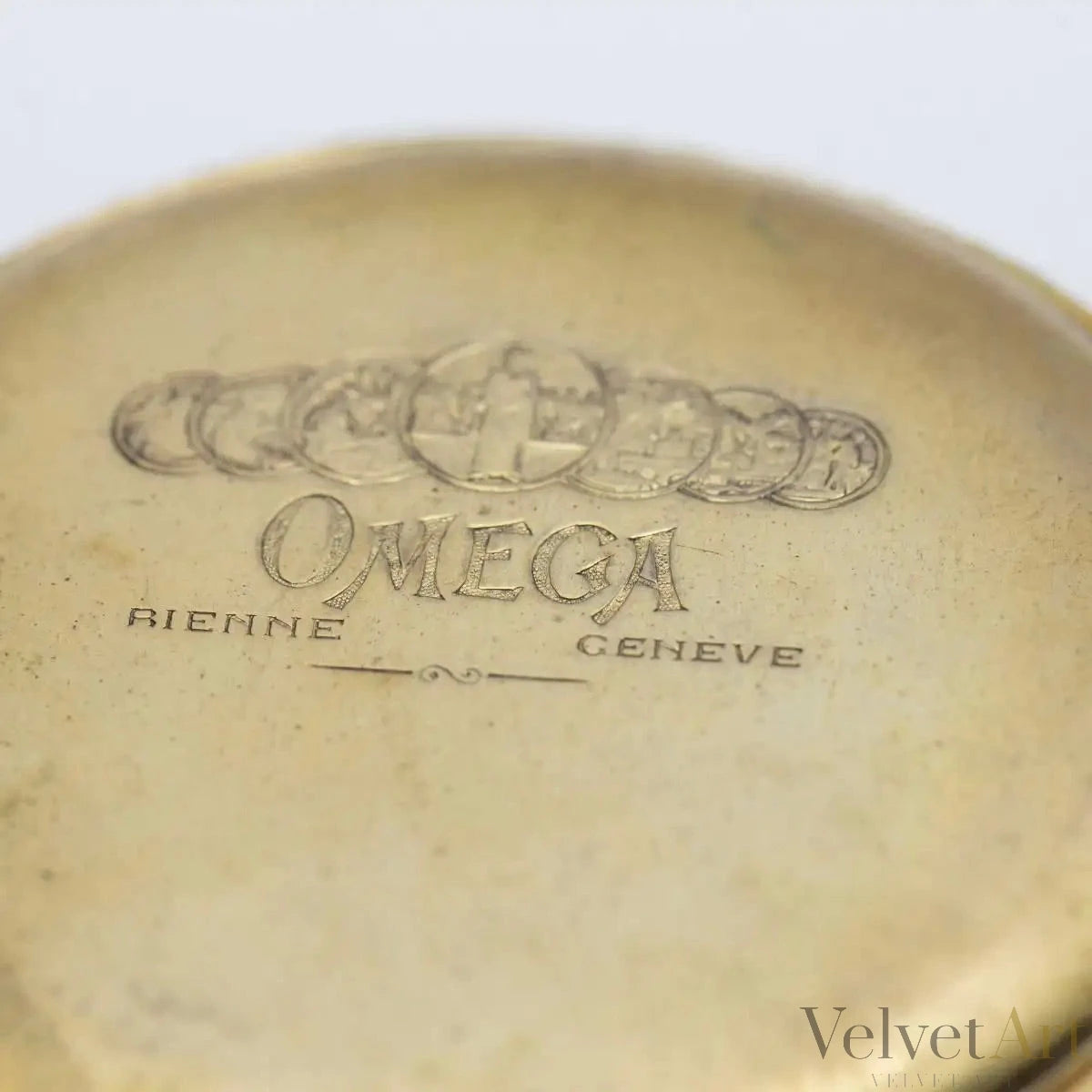 Reloj de Bolsillo Omega en Oro de 18 Quilates. Sabonette con Esfera de Esmalte