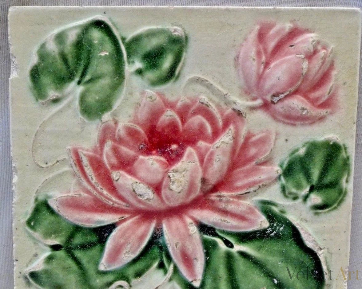 Azulejo Flor de Loto de Mayólica de colección Art Nouveau – vista 2 de 3