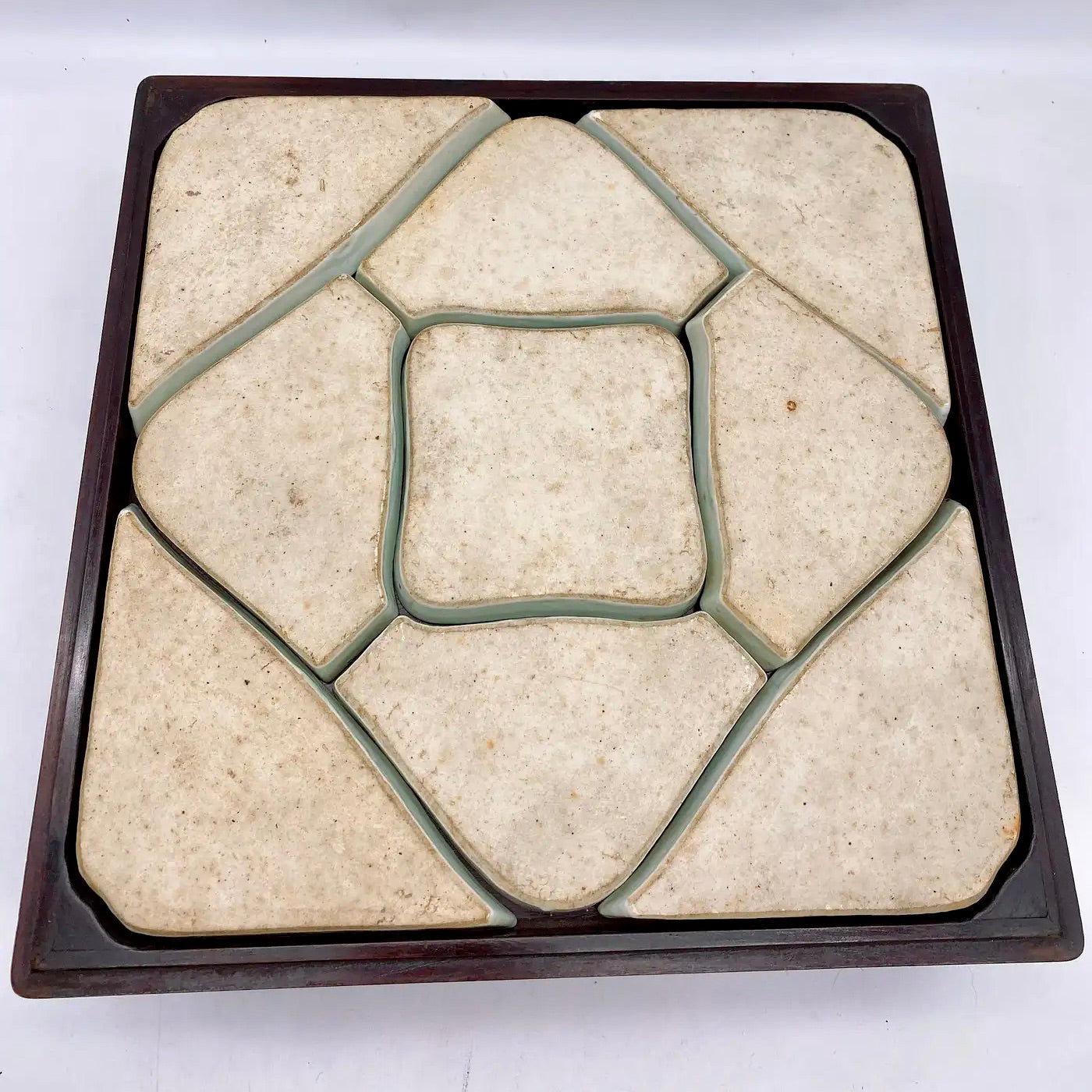 9 Platos Dulceros Famille Rose con Caja de Palo de Rosa | Porcelana Qing