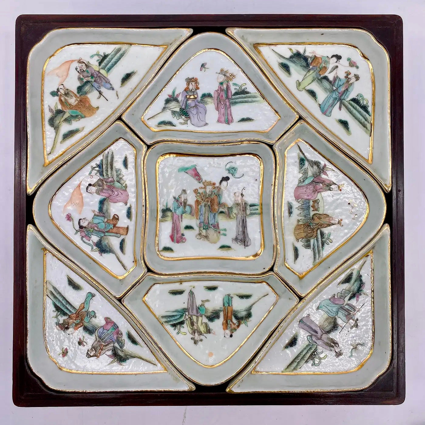 9 Platos Dulceros Famille Rose con Caja de Palo de Rosa | Porcelana Qing