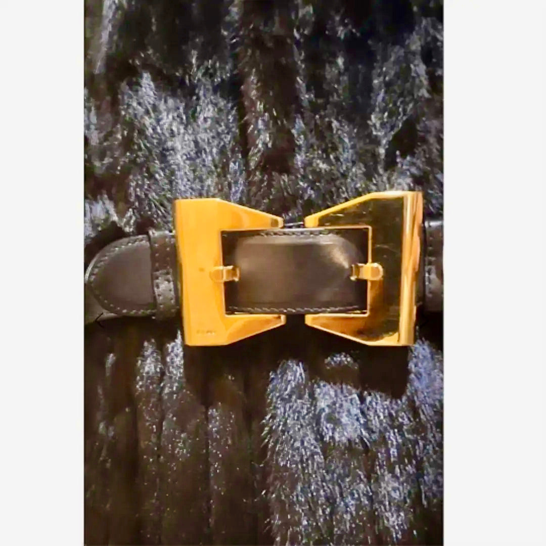 Gucci | Abrigo de Piel con Cinturón | Otoño Invierno 2017