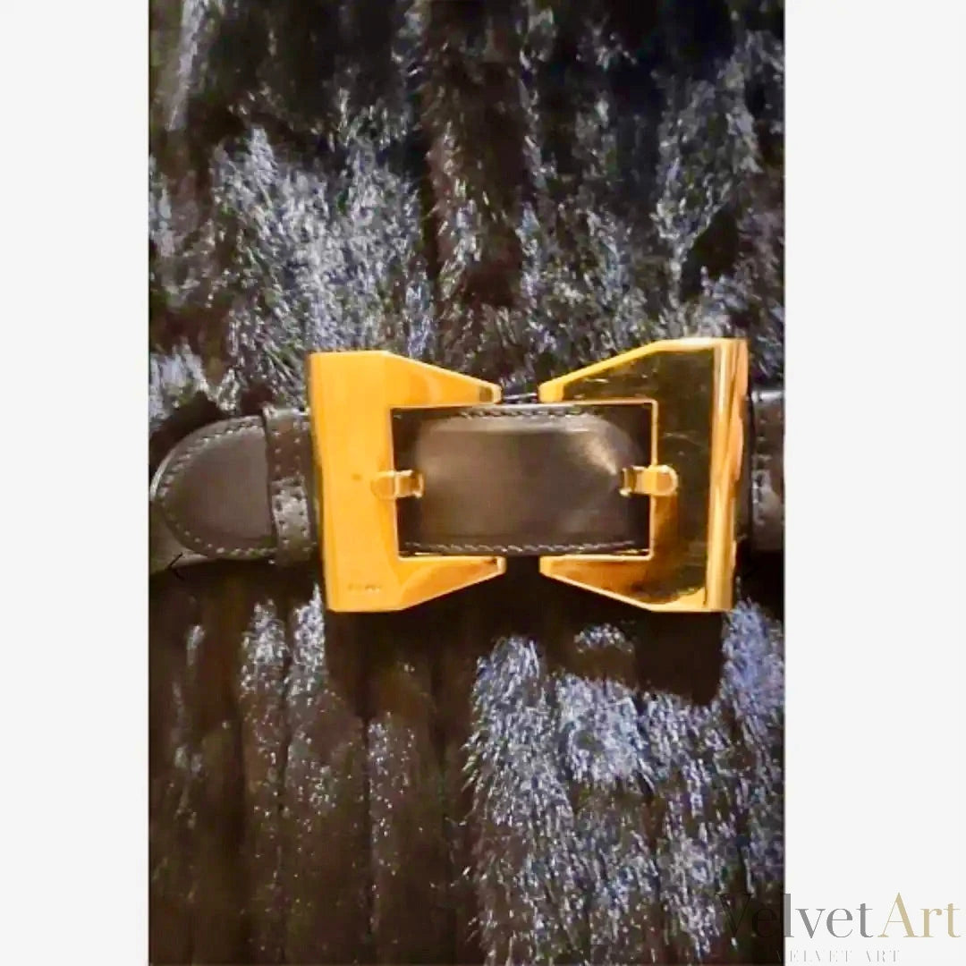 Gucci | Abrigo de Piel con Cinturón | Otoño Invierno 2017