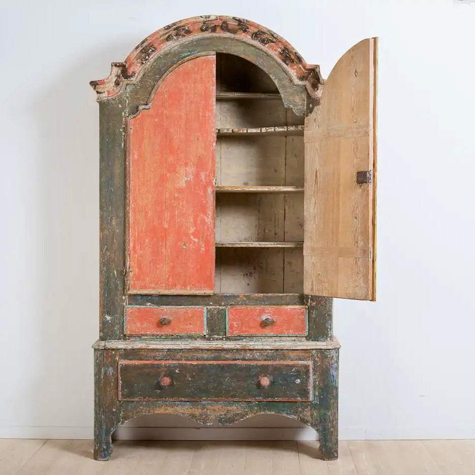 Gabinete rococó sueco de pintura original de 1780