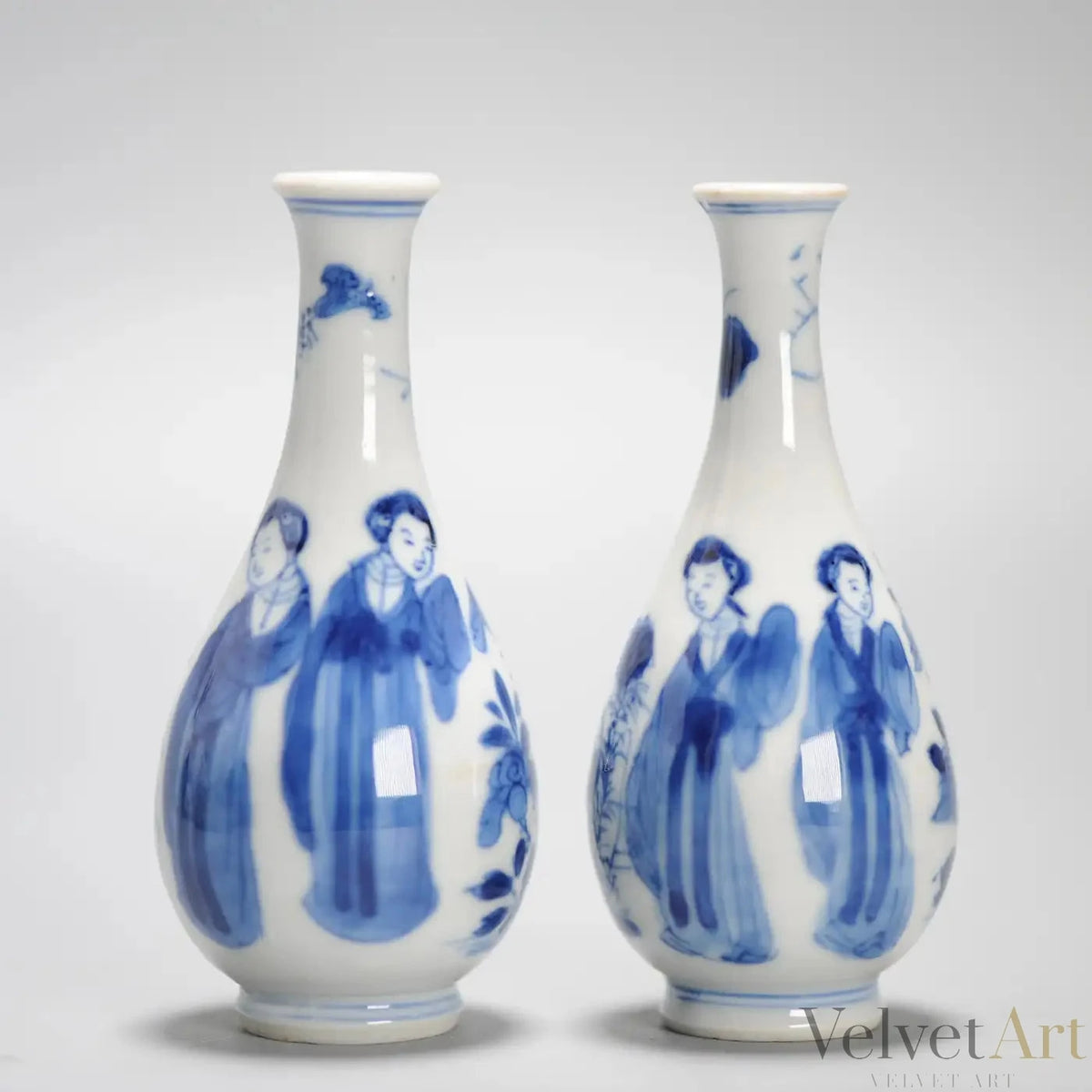 Jarrones Kangxi Azul y Blanco | Damas y Flores | Siglo XVII