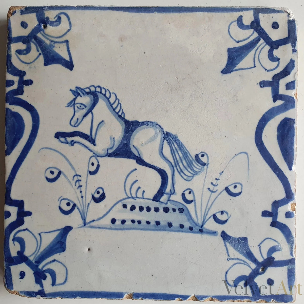 Azulejo Azul de Delft de 1640 | “Caballo”| Flor de Lis y Balaustres