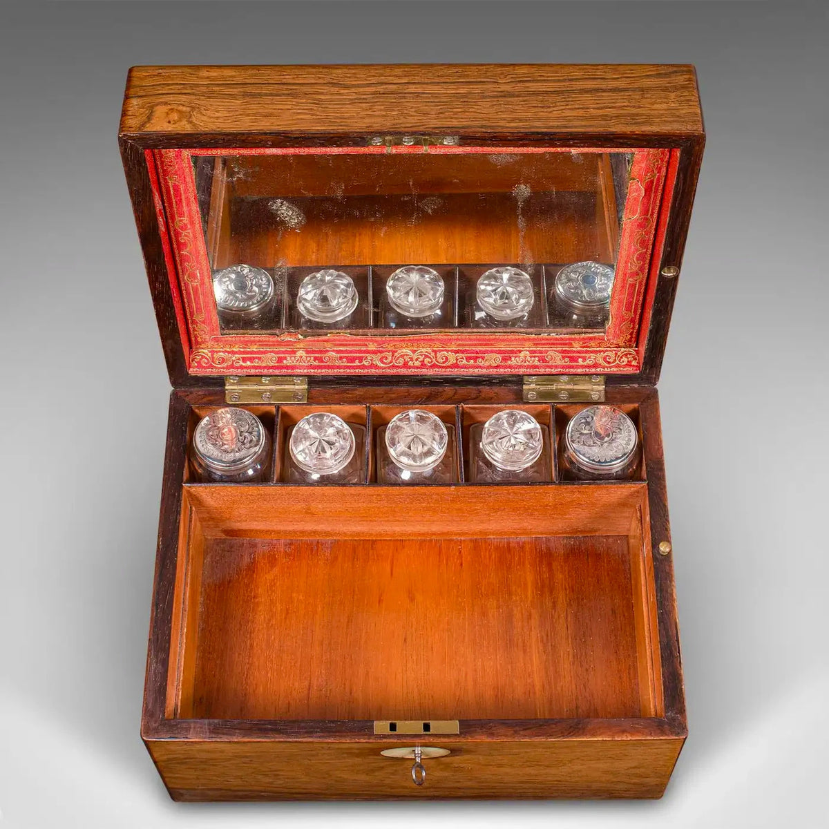 Caja de Tocador Inglesa en Palisandro con Espejo y Cristalería Original, 1850