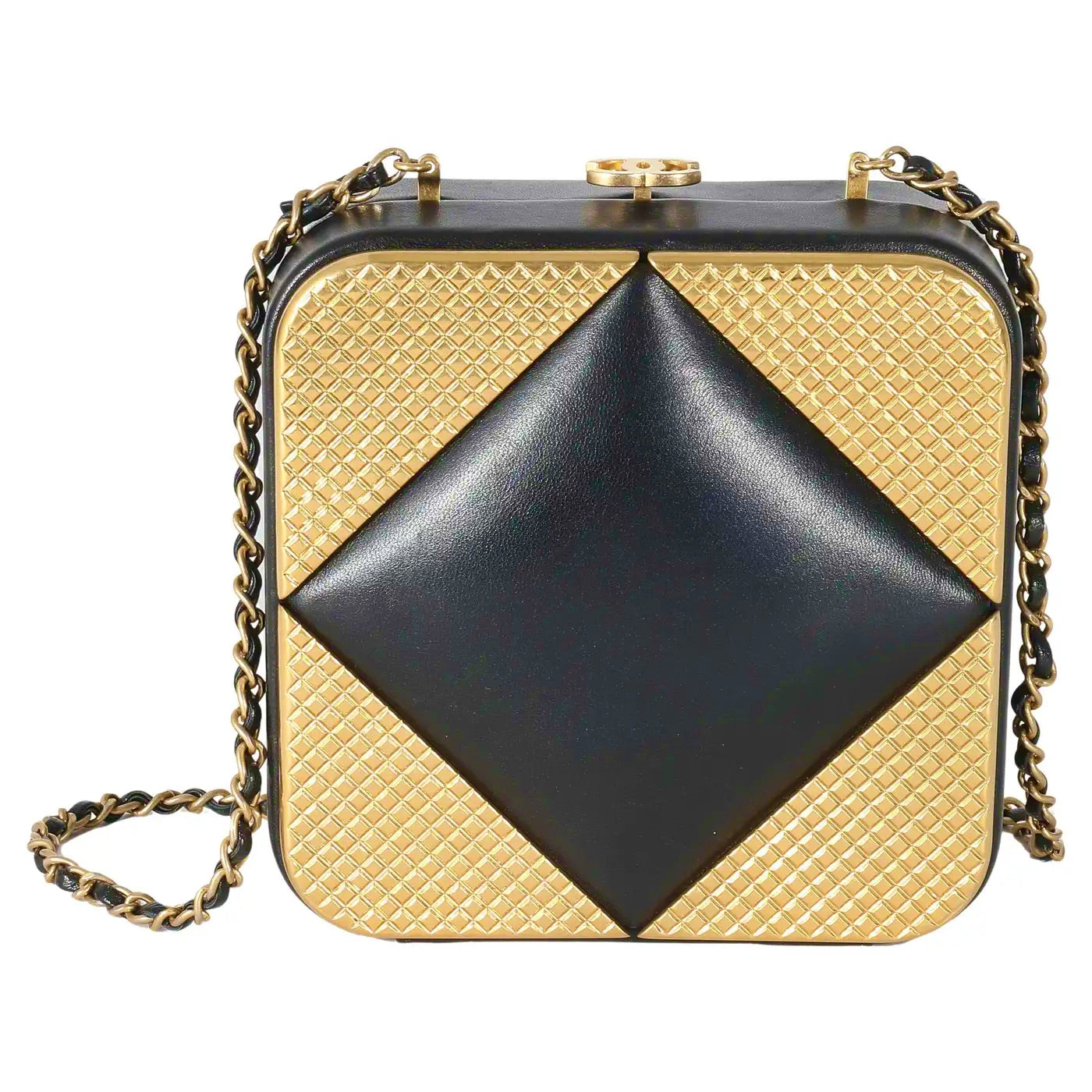 Clutch Chanel CC Cuadrado en Piel de Cordero Negra y Metal Dorado
