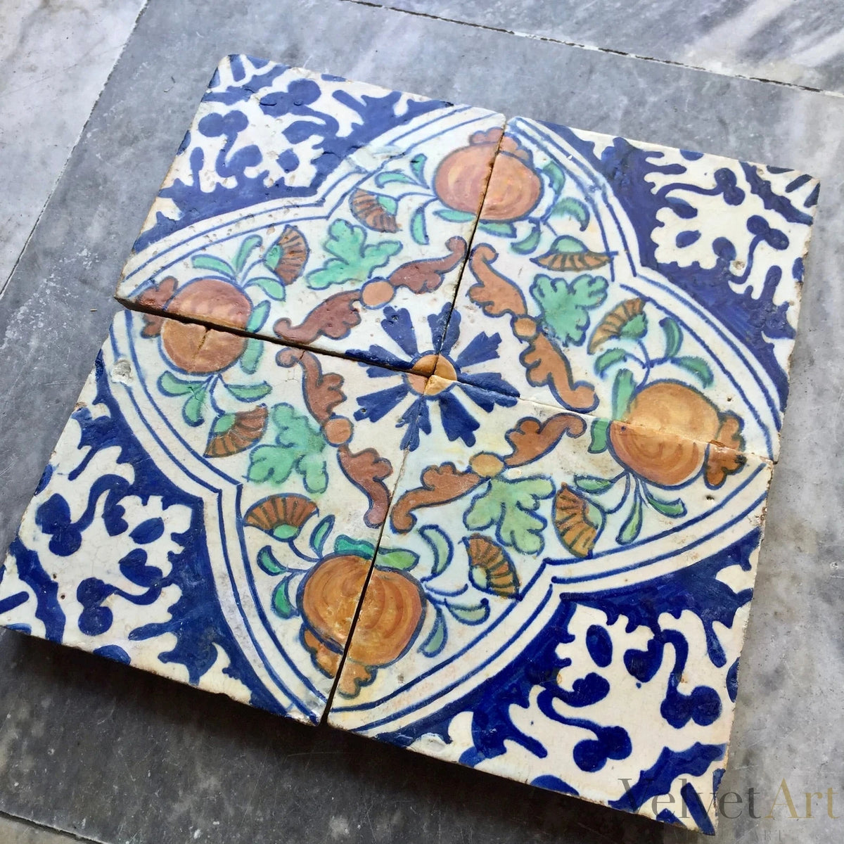 “Granadas” Azulejo Delft Policromo del Siglo XVII | Holanda, 1625