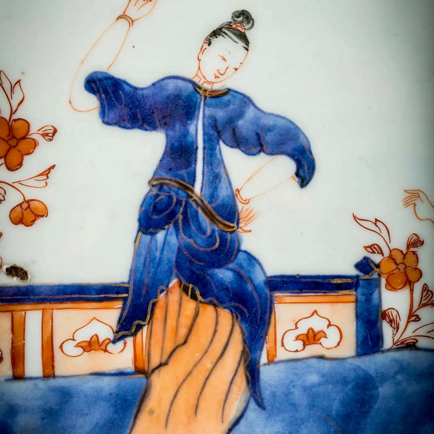 Plato Octogonal Azul y Policromo de Exportación China, 1800
