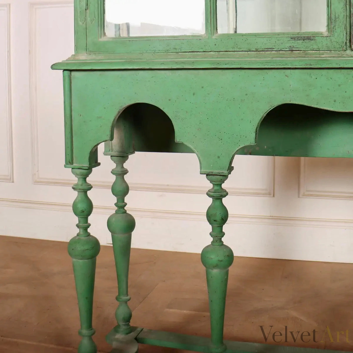 Vitrina Europea de Roble Pintado sobre Peana de 1840