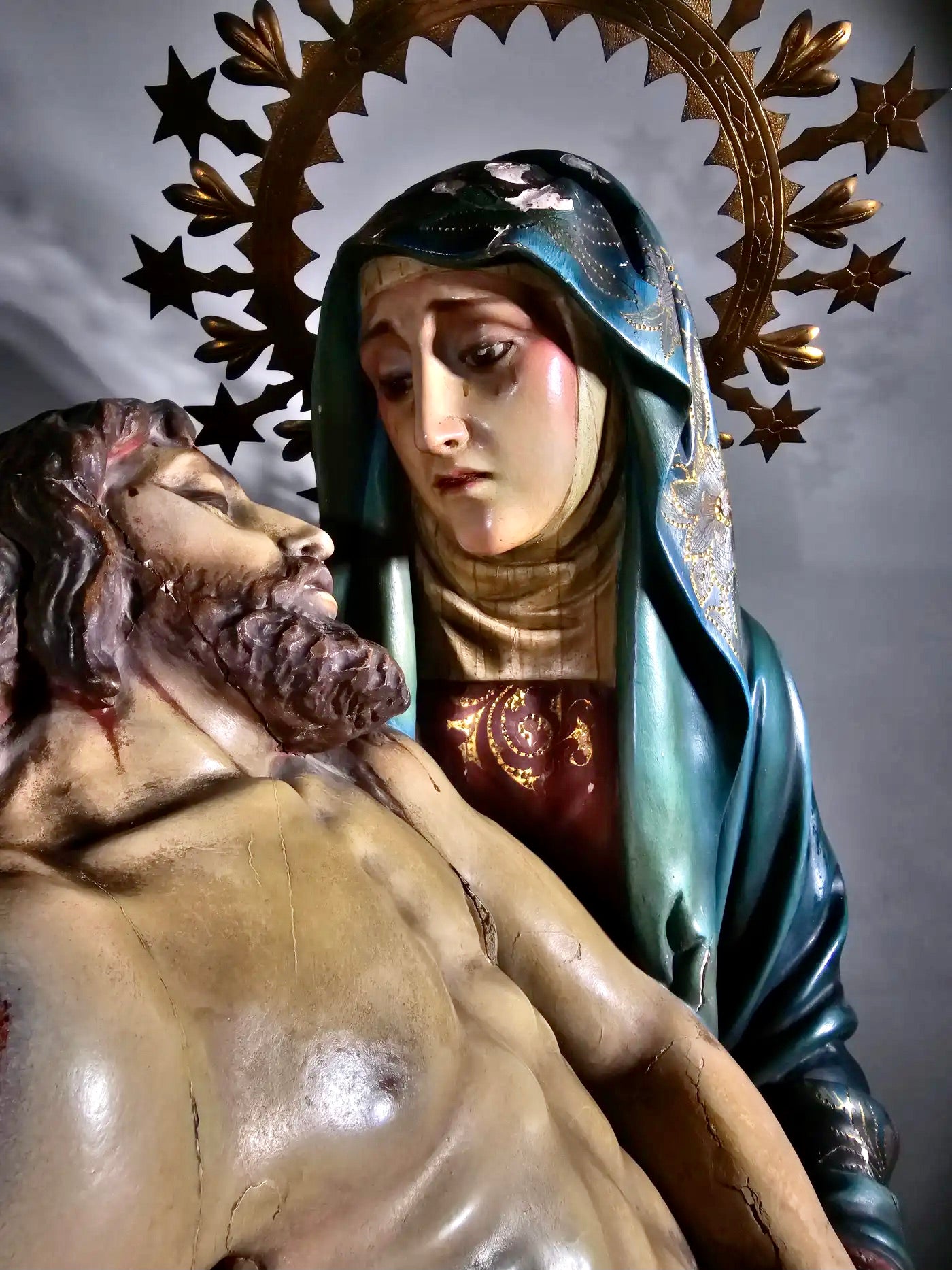 “La Piedad” Escultura tallada y policromada del siglo XIX