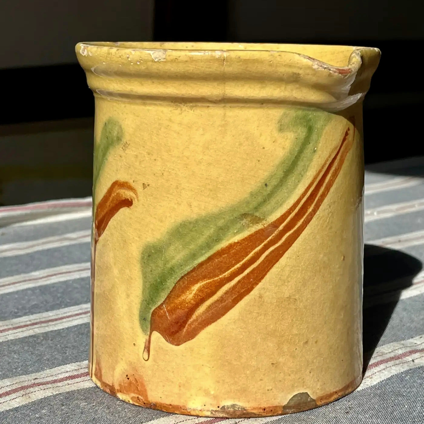 Jarra de Loza Jaspeada de Saboya – Cerámica Tradicional Francesa de 1890