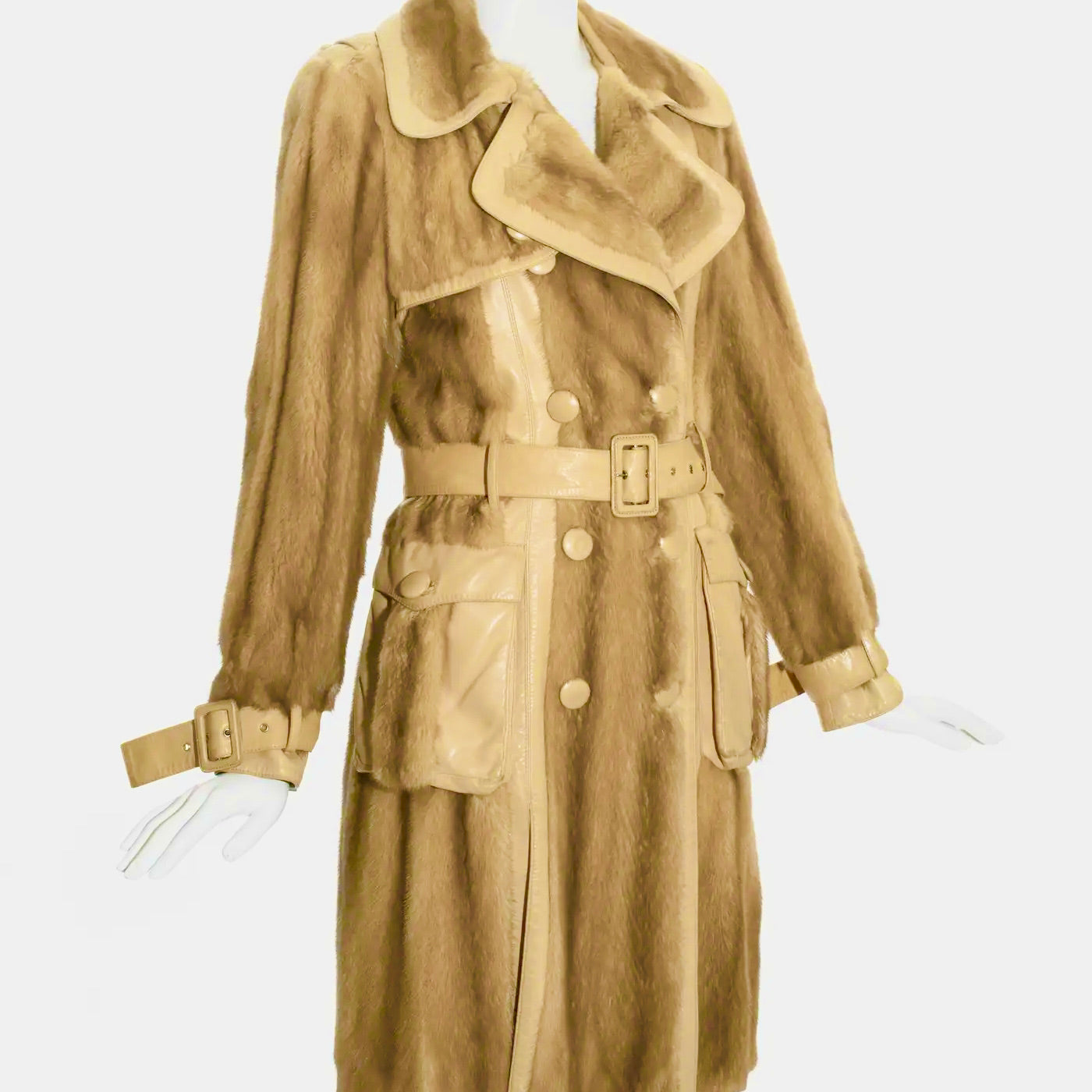 Christian Dior por John Galliano Otoño-Invierno 2005 | Gabardina de Piel de Visón y Cordero