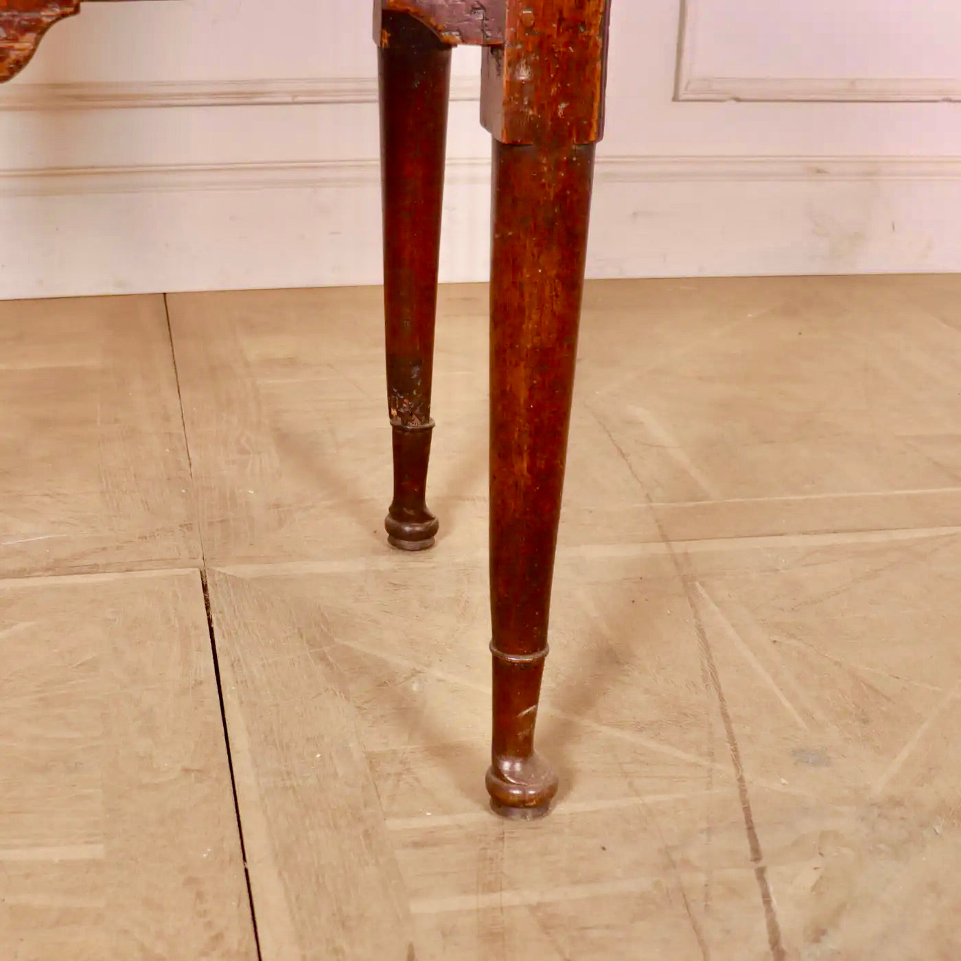 Mesa Auxiliar Inglesa de Pino y Roble | Estilo Jorge III | Inglaterra, 1770