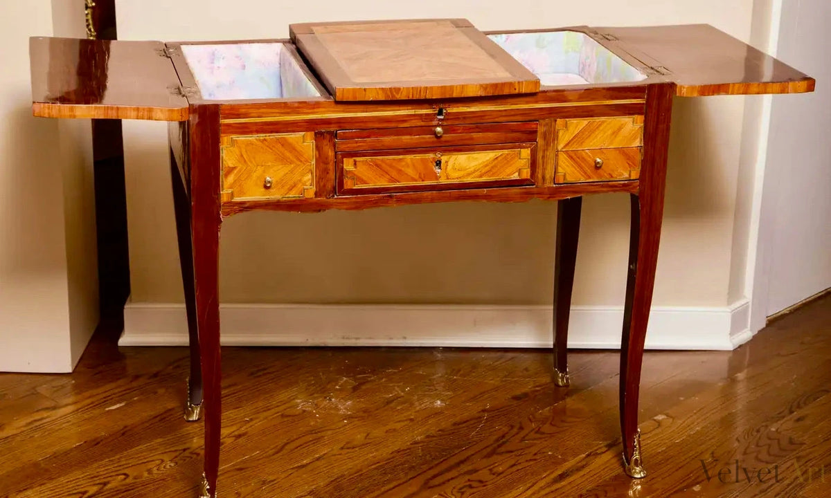 Tocador Francés Luis XV en Tulipwood con Espejo Regulable, 1760